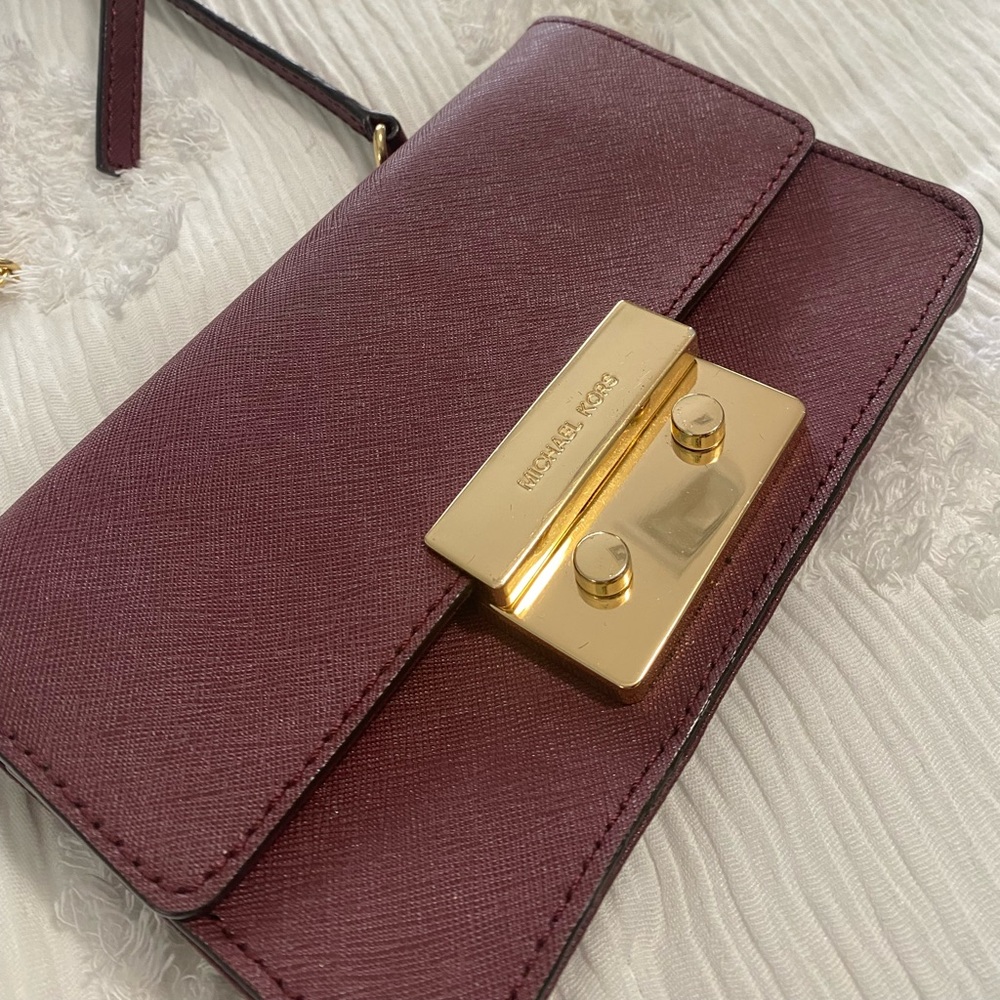Michael Kors Cross body wallet bag